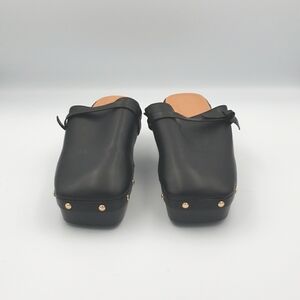 Brand Unknown Black Clogs, women's size 5, Brand Unknown "C".